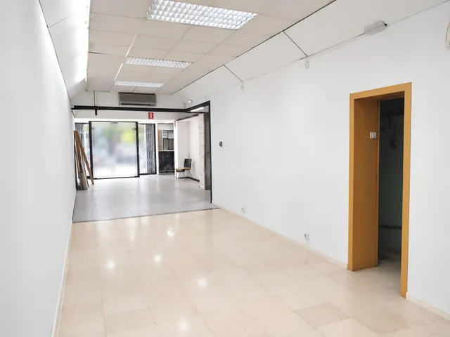 LOCAL COMERCIAL EN LA SAGRERA CERCA NUEVA estación AVE