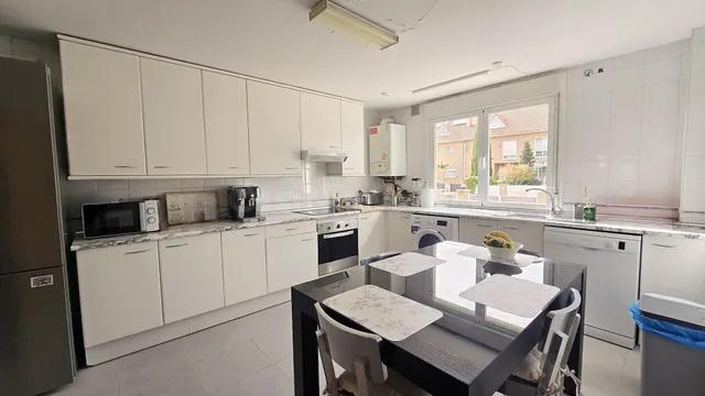 ÚLTIMA HABITACIÓN CON GASTOS INCLUIDOS EN CHALET A COMPARTIR - foto 2