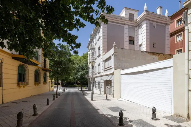 Vivienda exclusiva de planta completa con cochera y espectacular terraza panorámica — 2