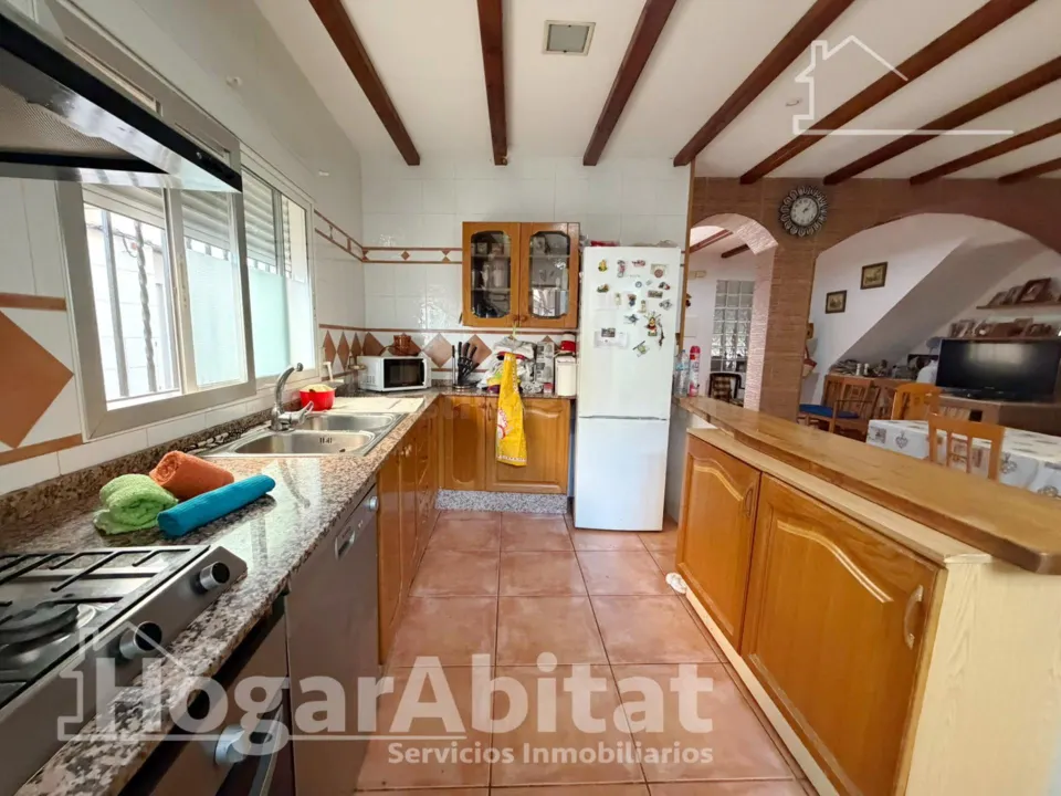 Amplia casa con terraza y garaje cerca de la playa de Sagunto
