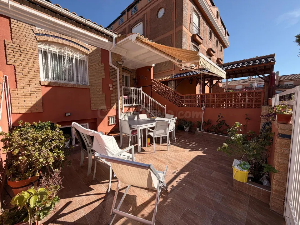 CHALET ADOSADO EN TORRE DE HORADADA