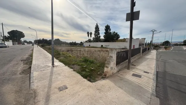 PARCELA PARA UNIFAMILIARES EN LA POBLA DE VALLBONA - foto 5