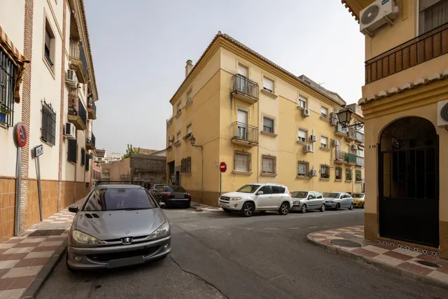 Piso 2 dormitorios, garaje y ascensor a la entrada de la Zubia, junto Ayuntamiento.  Perfecto estado — 33