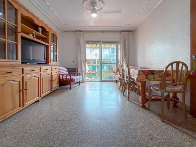 Oportunidad! Amplio apartamento con 4 dormitorios + 2 Baños y Terraza con vistas laterales al mar (160 mts playa) — 8