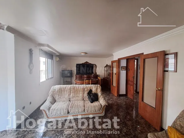 ¡DOS EN UNO! AMPLIA CASA CON GARAJE, TERRAZA Y TRASTERO, Y L - foto 3