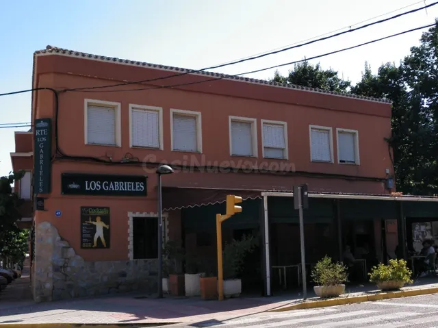 Local en esquina habilitado como negocio de hosteleria — 2