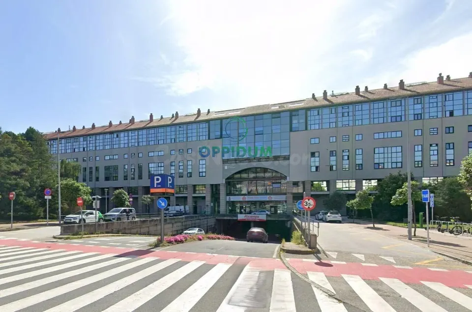 Local comercial de 190 m2 en Área Central – Santiago de Compostela