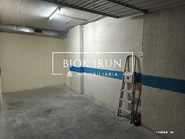 Garaje cerrado de 16 m2 en venta en alto arretxe, Irun — 2