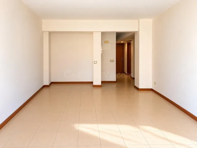 Luminoso apartamento con terraza y ascensor en zona Sindicat, Palma — 3