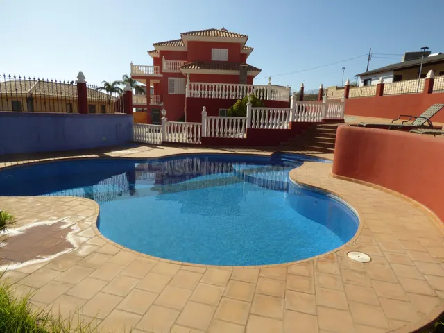 Espectacular Chalet independiente - 5 dormitorios - Araya -  - foto 2