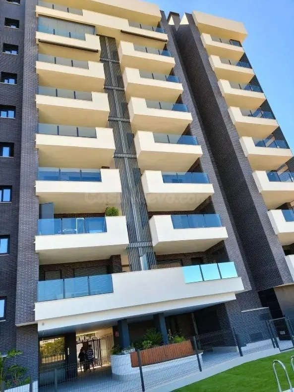 ALQUILER DE EXCELENTE VIVIENDA A ESTRENAR!! CON VISTAS AL MA - foto 4