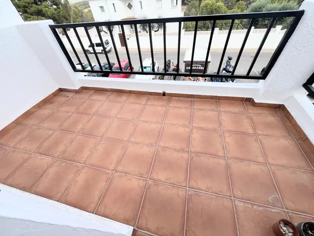CASA ADOSADA REFORMADA, JARDIN, APARCAMIENTO, PISCINA COMUNITARIA, CHIMENEA, PARCIALMENTE AMUEBLADA — 26