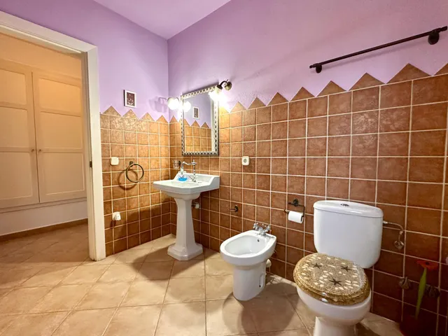 CALONGE: CHALET CON LICENCIA TURÍSTICA, GARAJE, JARDÍN Y PISCINA. ZONA MAS AMBRÓS - VIZC. CABANYES. — 34