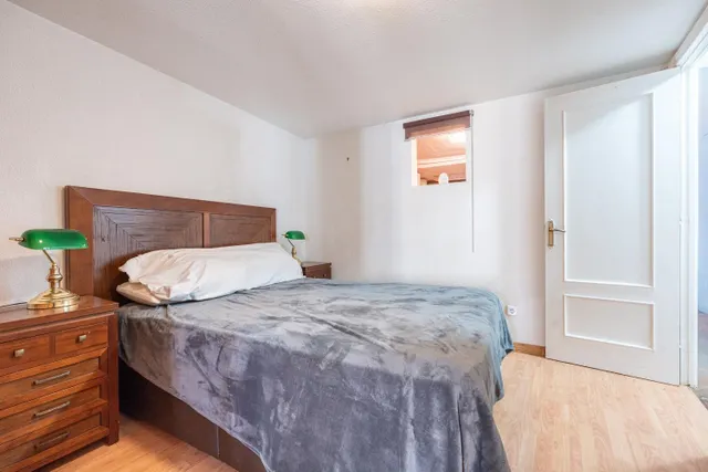 VIVIENDA CON MUCHAS POSIBILIDADES EN CALLE FUENCARRAL — 9