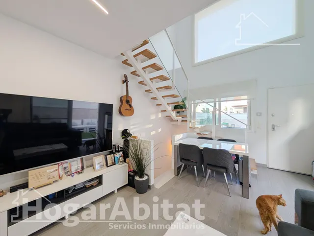 ¡Precioso Chalet! Seminuevo, amplio y luminoso, con piscina privada, garaje y jardín — 8
