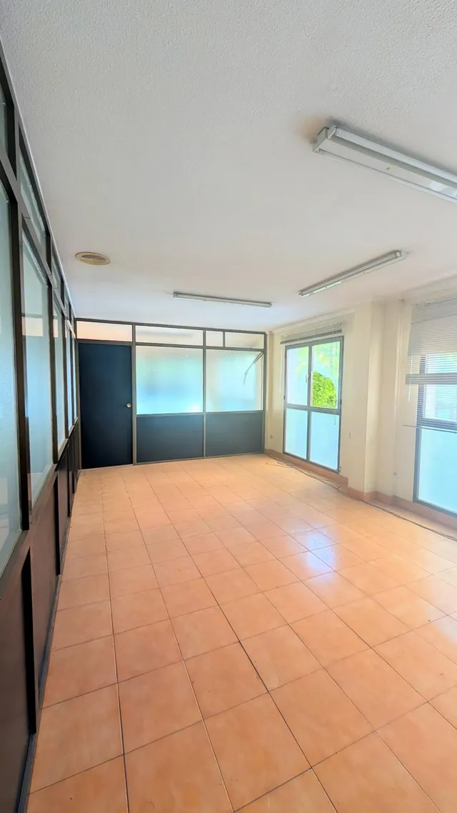 ¡OPORTUNIDAD ÚNICA, OFICINA CON ENTRADA INDEPENDIENTE, 80 m2, ESQUINA TOTALMENTE EXTERIOR, JUNTO A REINA VICTORIA! — 10