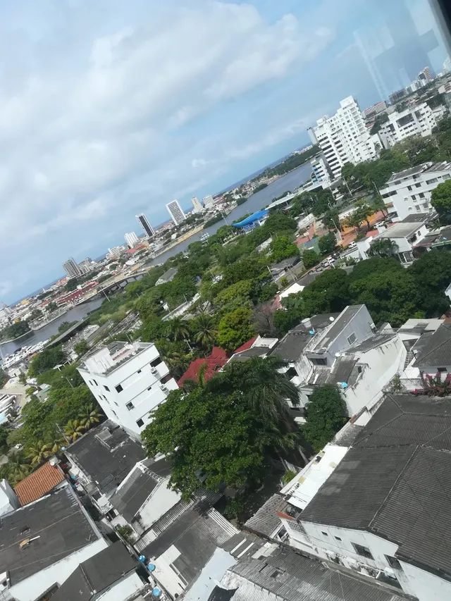Apartamento con Vista a la Bahía en Manga – Amplio, Exclusiv - foto 4