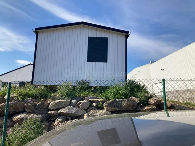 Nave industrial con solar de 5.105 m2 en Massanet de la Selv - foto 3