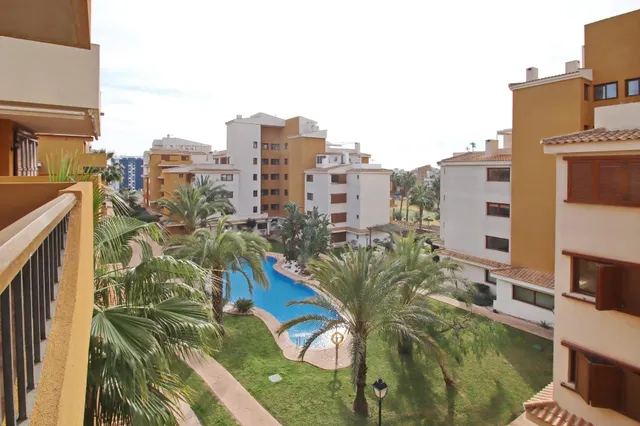 Soleado apartamento con vistas a la piscina en La Entrada, Punta Prima, Costa Blanca — 45