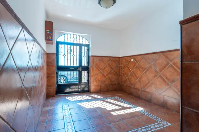 ¡Oportunidad en Armilla! Piso reformado de 3 dormitorios. — 23