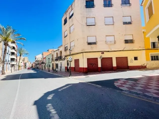EDIFICIO DE 3 PISOS DE 3 habitaciones +LOCAL COMERCIAL Y 3 TRASTEROS — 16