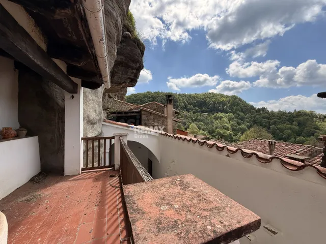 Rupit | Can Banús, casa catalogada de piedra en el corazón d
