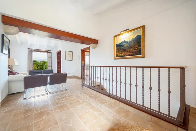 Finca mallorquina con carácter, jardín mediterráneo y vistas a la Serra de Tramuntana · Biniali — 25