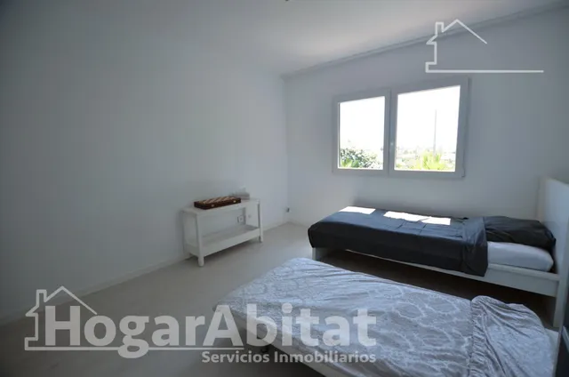 PRECIOSO CHALET REFORMADO CON PISCINA, GARAJE Y DOS TERRAZAS — 30