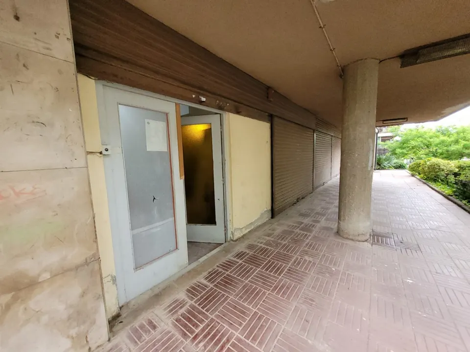 Local comercial de 43 m2 y plaza de parking en Camí Fondo de Martorell