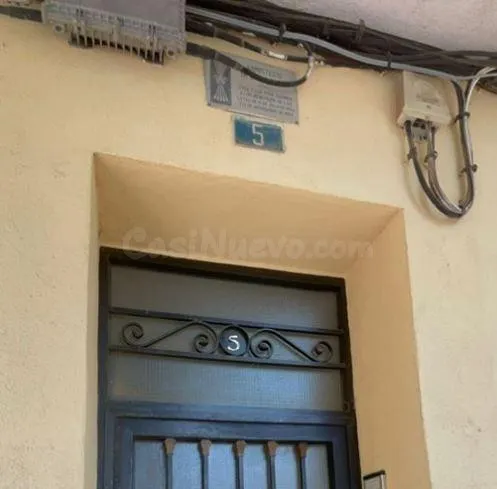 SE VENDE piso OKUPA en C ESCULTOR ADSUARA 5 de Castellón d - foto 2