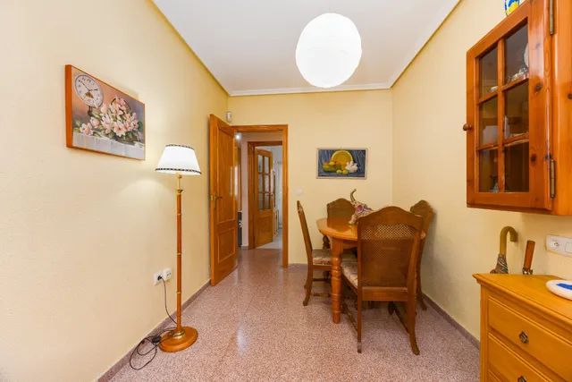 Amplio apartamento de 4 dormitorios en el corazón de Torrevieja — 20