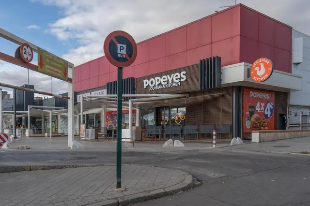 Venta de cafetería La Contraviesa de 160 m2  junto a Alcampo — 44