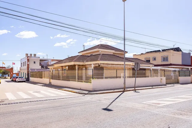 Chalet independiente con piscina en Los Urrutias