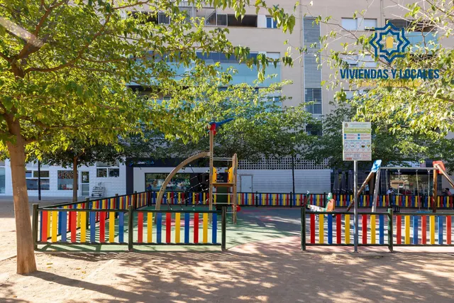 Local comercial en el Campus de la Salud — 18