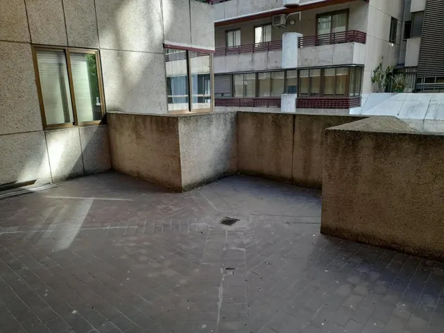 Pisazo de esquina en pleno centro — 29