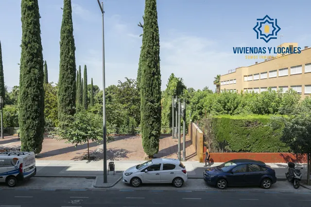 Espectacular Piso Reformado con Vistas Despejadas al Parque García Lorca (Zona Ronda - Arabial) — 20
