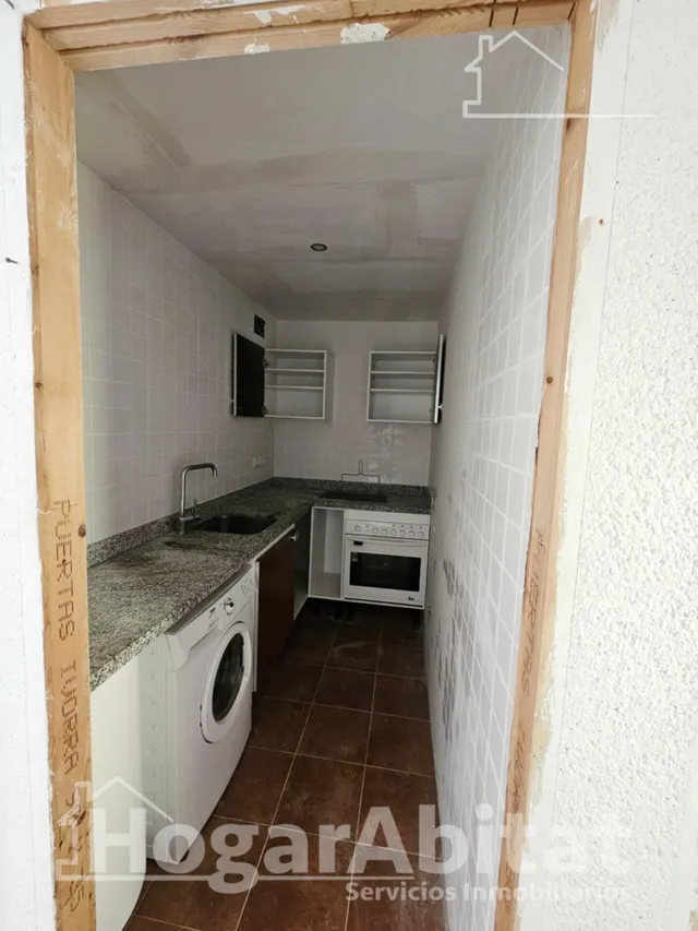 Gran solárium privado y vistas a las piscinas en esta luminosa casa — 13