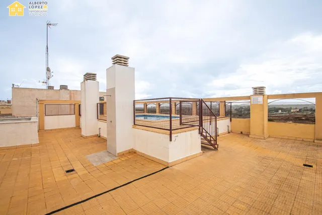 Piso soleado esquina con terraza y piscina comunitaria en El Altet — 32