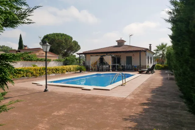 Encantadora casa con Piscina en Lloret Residencial por 299.0 - foto 3