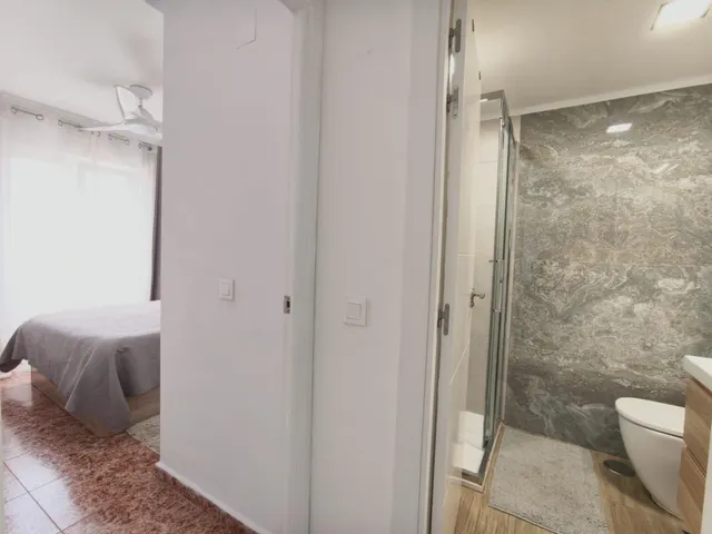 Apartamento reformado con piscina comunitaria, Alicante, Torrevieja. 3 habitaciones | 60 m2 | A 300 metros del mar — 15