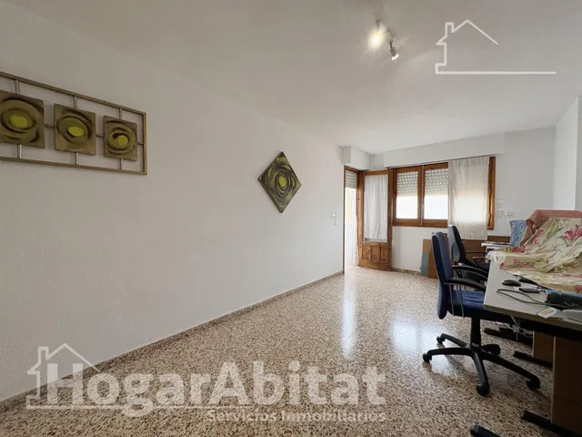OPORTUNIDAD DE INVERSIÓN! EXTERIOR CON BALCÓN Y GARAJE — 31