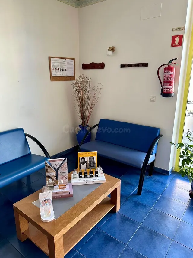 Local Comercial de Peluquería en El Barco de Valdeorras - Ce - foto 3
