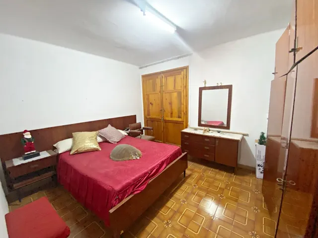 Piso de 4 habitaciones con ascensor en la calle Sant Blai, cerca de la universidad — 23