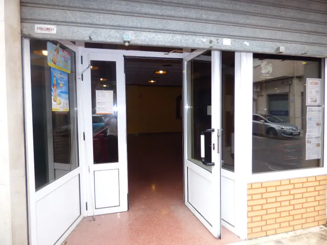Antiguo bar La Campana. 90m2, 2 aseos. Persiana motorizada. Preparado para negocio de hostelería. — 5
