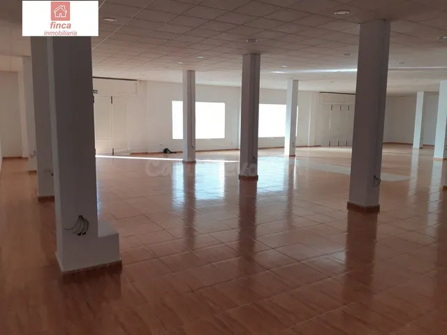 MONTIJO, ALQUILER LOCAL COMERCIAL EN ZONA DE PASO AMPLIO, DI - foto 4