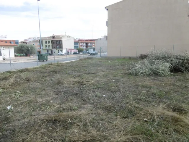 PARCELA URBANA CON CASA DE PIEDRA PARA REHABILITAR — 16