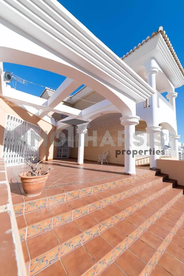 SE VENDE CHALET LUJO EN LAS MARINAS JUNTO CAMPO DE GOLF - foto 5
