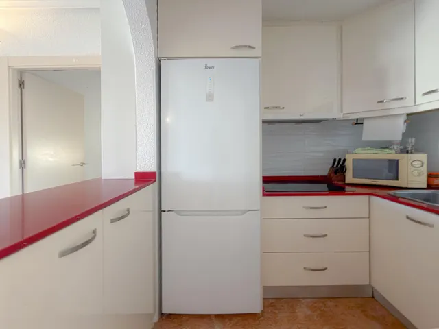 Centro! Interesante ático semireformado, con gran terraza e increíbles vistas panorámicas + 2 piscinas comunitarias — 19