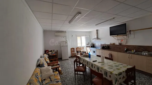 Chalet rustico de 5 dormitorios con vistas al mar en la zona - foto 5