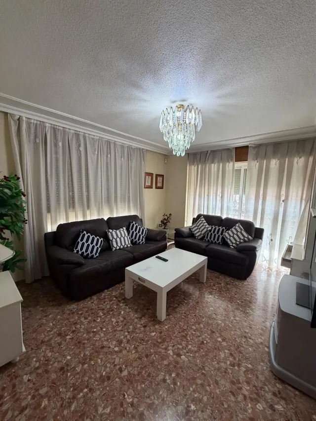 Amplio piso de 4 dormitorios con garaje y trastero junto al centro de Murcia — 7